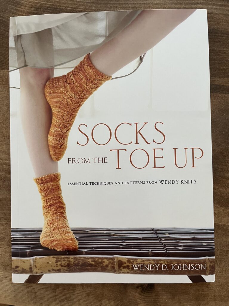 Wendy D.Johnson，SOCKS FROM THE TOE UP